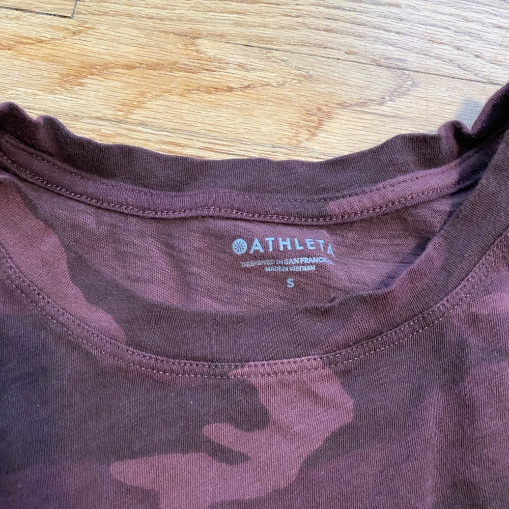 Athleta Women S Daily Camo Crew T-shirt Pink Purple Short Sleeve Top Size Small - Picture 3 of 6